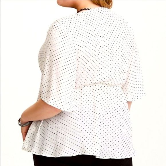 Super Cute Torrid Polka Dot Top Just in Time for Summer Torrid Size 4 - Picture 3 of 3